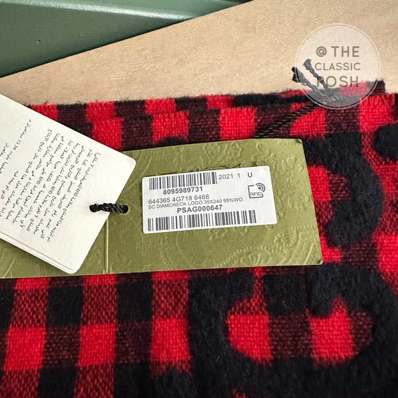 NEW GUCCI Plaid Tartan Wool Scarf Stole Red Dark Blue Retails $590 - Picture 3 of 9